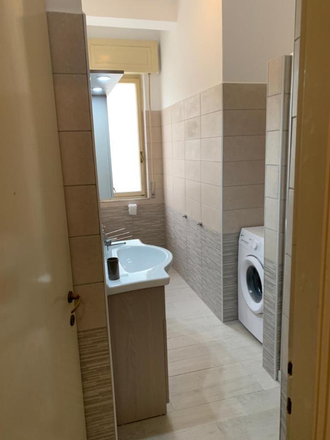 Casa Bianca 2 - Confortevole In Centro A Монелья Экстерьер фото