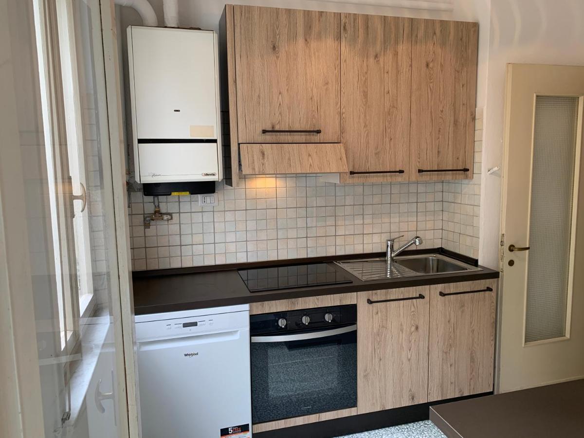 Casa Bianca 2 - Confortevole In Centro A Монелья Экстерьер фото